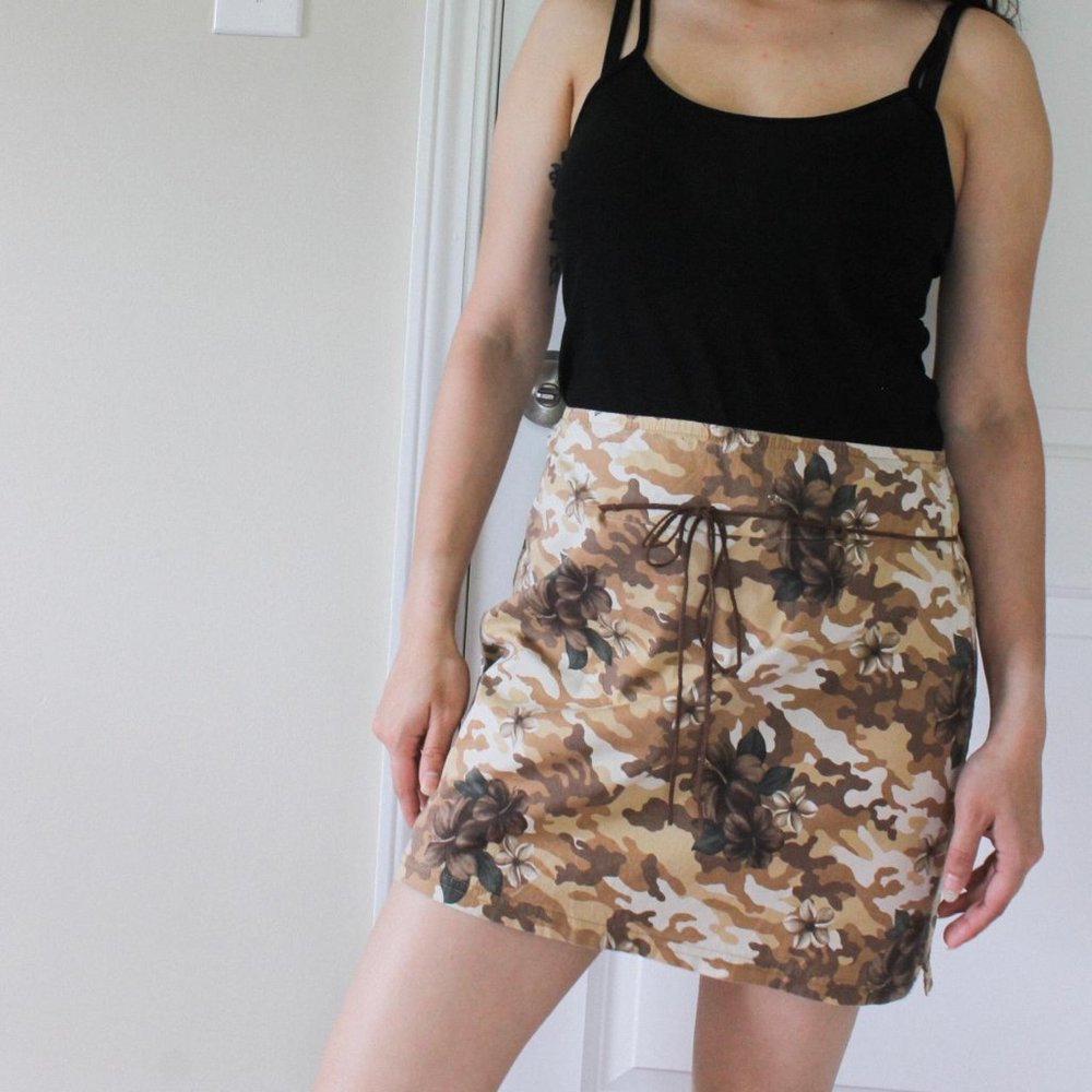 Y2K CAMO MINI SKIRT with Suede Cording Tie Detail. Sized Medium, fits smaller